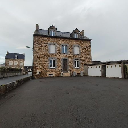 Le Petit Melorien Lägenhet Saint-Méloir-des-Ondes Exteriör bild